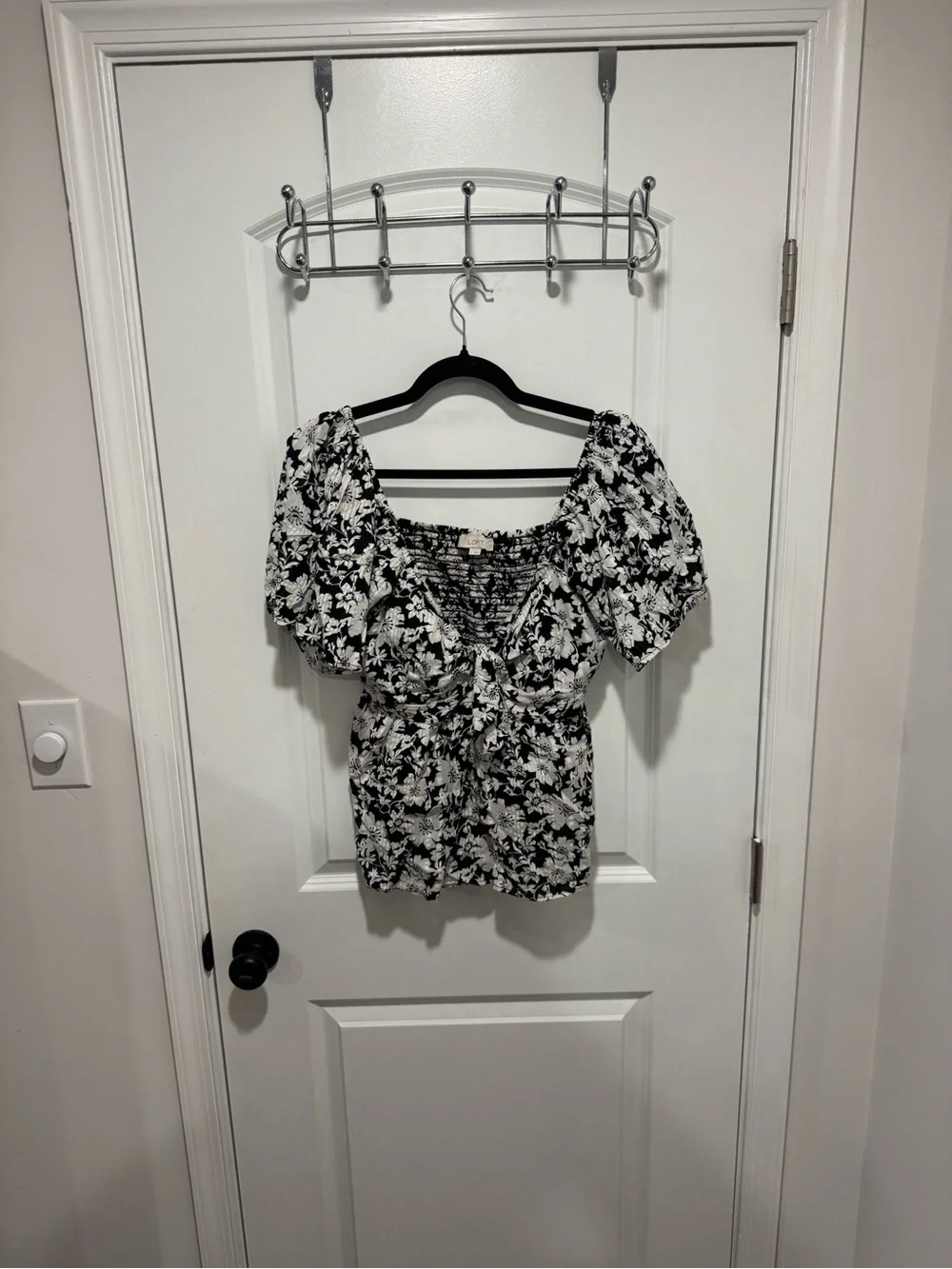 LOFT Black & White Floral Puff-Sleeve Sweetheart Blouse